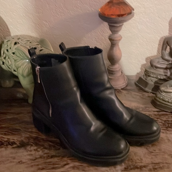 Danilyn Lugsole Bootie - Picture 2 of 8